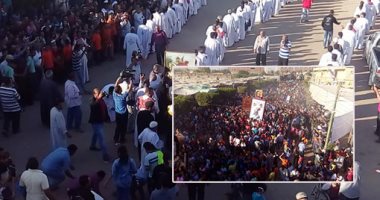 صور.. مسلمون أقباط يحتفلون بـ " مارجرجس " فى الأقصر  .. عشرات الالاف يتوافدون على جبل " الرزيقات "  طلبا للبركة  ووفود من الأزهر  والأوقاف والأحزاب يزورون الدير لتقديم التهنئة بالإحتفال 