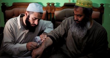 العلاج بلدغات النحل.. الشفاء على الطريقة الشعبية