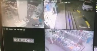 صحيفة عكاظ تنشر فيديو مقتل صيدلى مصرى على يد مختل بجازان السعودية 