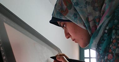فيديو جراف: عمارة الطيبين حبر على ورق".. هالة توثق حياة المصريين بالرسم