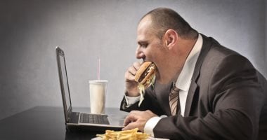 البدناء أقل استمتاعاً بتناول الطعام.. اعرف السبب
