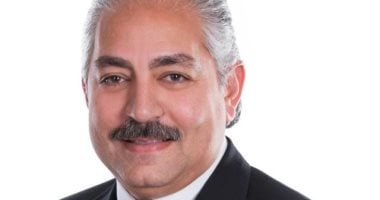 العامري فاروق يعتذر لوالده بعد حملة سخرية على السوشيال: لا تحزن من قلة التربية