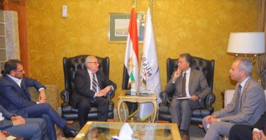 وزير النقل يبحث مع سفيرى كوريا الجنوبية وإيطاليا التعاون فى السكك الحديدية والمترو