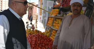محافظ الوادى الجديد يتفقد سوق البساتين القديم ويوجه بإعلان أسعار المعروضات