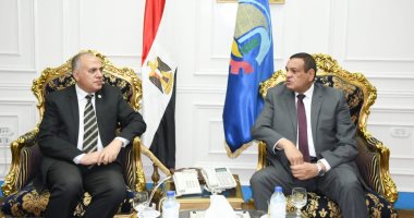 صور.. وزير الرى يصل البحيرة لافتتاح محطة الصرف الزراعى برشيد