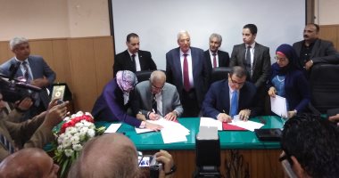 وزير القوى العاملة بالدقهلية: الدولة نفذت 7777 مشروع قومى فى 4 سنوات.. مصر تتعرض للإرهاب الأسود منذ فترة والاعتداء على الصيدلى بالسعودية فردى ويحدث بأى دولة.. ومحافظ الدقهلية: لدينا قوائم انتظار للمستثمرين