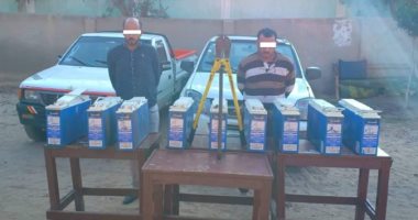 ضبط متهمين وراء سرقه أبراج شركات الاتصالات بالبحيرة وبحوزتهما 9 بطاريات