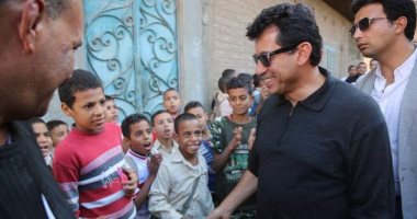 وزير الشباب يتفقد مركزى شباب قرية القمانة وأولاد نجم بنجع حمادي