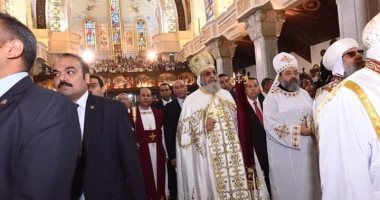 بدء تدشين تجديدات الكاتدرائية المرقسية فى العباسية بزيت الميرون المقدس