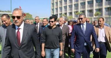 وزير الرياضة ومحافظ قنا يتفقدان مركزى شباب المراشدة وهو