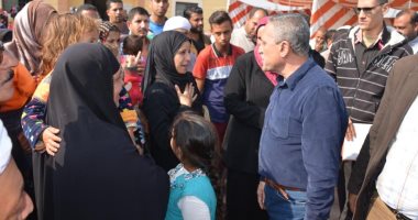 صور.. محافظ الإسماعيلية ورئيس جامعة قناة السويس يشهدان انطلاق قافلة طبية بقرية "أبوطفيلة"
