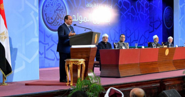 الرئيس يوجه بعقد مؤتمر "الشأن العام" بشراكة وطنية واسعة.. الأوقاف: المؤتمر يستهدف مواجهة الأفكار المتطرفة بالشراكة مع الأزهر.. وتكريم رمزى الوسطية "العيسى" و"خاطر" من السعودية وتشاد لدورهما الإنسانى والدينى