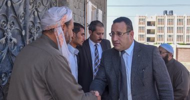 محافظ الإسكندرية يقدم العزاء لأسرة شهيد ببرج العرب