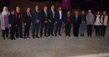 حسن الرداد فى احتفالية للطفل المبتسر تحت سفح الأهرامات