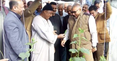 صور - محافظ الوادى الجديد يتفقد مشروع فرم مخلفات النخيل وصوب زراعية بقرية الراشدة 
