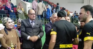 صور.. ختام دورى كرة قدم المرضى النفسيين والمتعافين من الإدمان باستاد بنها