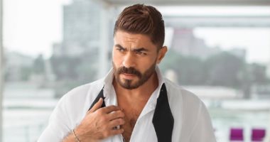 بالأبيض والأسود .. جلسة تصوير "أنيقة" لخالد سليم