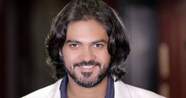 عبده سليم يغنى "مدد مدد" ضمن أحداث مسرحية "سحر الأحلام"