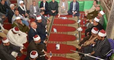 الطرق الصوفية تحتفل بالمولد النبوى بالبيارق والأعلام الخضراء فى سوهاج.. فيديو وصور