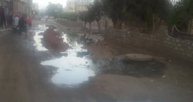 أهالى عزبة أبو هلال بالشرقية يناشدون بتوصيل شبكة صرف صحى