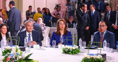 صور.. "التضامن" تعرض فيلما تسجيليا عن إنجازات "تكافل وكرامة" بحضور رئيس الوزراء