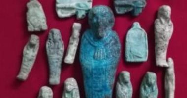 ضبط موظف بالمنيا بحوزته 65 قطعة أثرية بينها تمثال ملكى