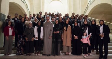 شاهد.. سيلفى محمد بن زايد مع طالب إماراتى وتوجيه رسالة إلى والده