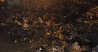  صور.. اضبط مخالفة..انتشار القمامة أمام مدرسة بالمحلة
