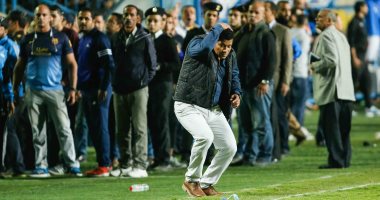شاهد "فانلة حمراء" وراء هجوم جماهير الزمالك على مدرب الداخلية 