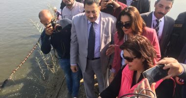 صور.. نائب وزير الزراعة تتابع تحصين الماشية والمزارع السمكية بدمياط
