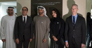 شاهد.. زيارة ولى عهد أبو ظبى إلى مركز الشيخ زايد فى متحف اللوفر بباريس