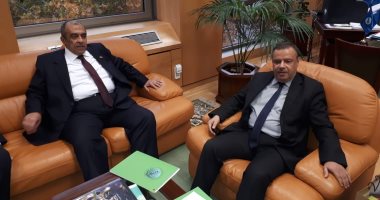 وزير الزراعة يبحث الاستفادة من خبرة إسبانيا فى "زراعة الزيتون بمصر"
