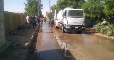 الصرف الصحى يغرق منازل منطقة الكرور بأسوان بعد انفجار خط رئيسى