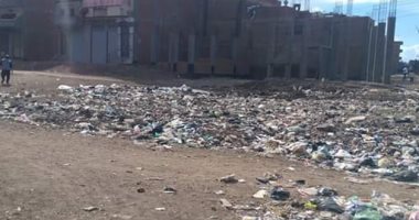صور.. اضبط مخالفة.. القمامة تحاصر منطقة "الحساسة "بمنوف فى المنوفية 