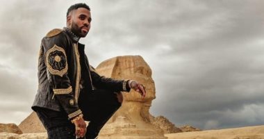 فيديو.. النجم العالمى جيسون ديرولو من أمام الأهرامات: إنها التاريخ