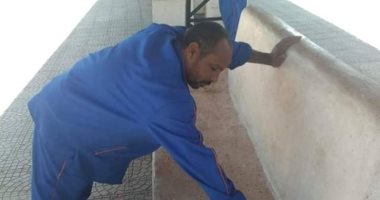 عامل خدمات بالسكة الحديد فى قنا يناشد المسئولين لنقله لأقرب محطة لقريته