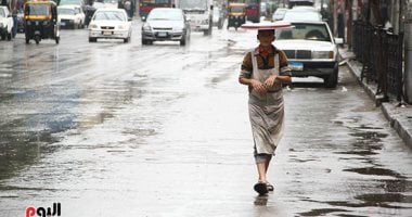 صورة اليوم...تحت المطر.. وحدى لكن ونسان