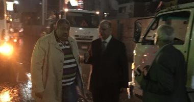 محافظ القاهرة يتابع إصلاح ماسورة الصرف الصحى بالبساتين.. صور