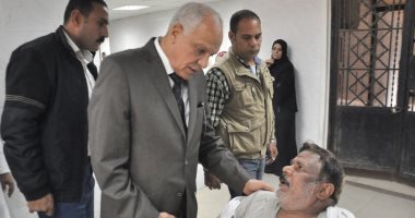 صور.. جولة مفاجئة لمحافظ الجيزة بمستشفى بولاق الدكرور.. ويحيل أطباء للتحقيق