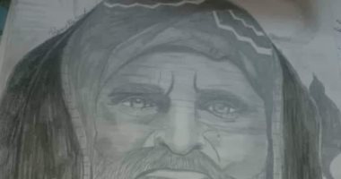 قارئة فنانة تبدع فى رسم اللوحات الفنية بأقلام الرصاص والفحم