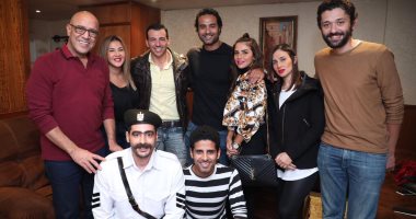 صور.. دنيا سمير غانم وكريم فهمى فى ضيافة "مسرح مصر"
