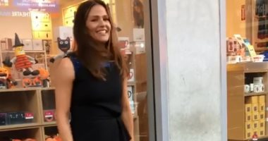 فيديو.. جنيفر جارنر ترقص على نجمتها فى Hollywood Walk of Fame