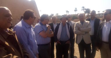 شاهد.. وزير الآثار ومحافظ الأقصر يتفقدان أعمال الترميم بمعبد الرمسيوم