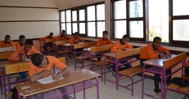 عقد امتحان لقياس مهارات اللغة العربية والإنجليزية لطلاب التعليم الفنى بالوادى الجديد 