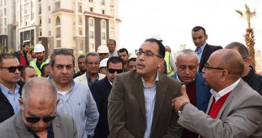 صور.. رئيس الوزراء يتفقد الأعمال بأحياء "السكنى والفيلات وجاردن سيتى" بالعاصمة الإدارية