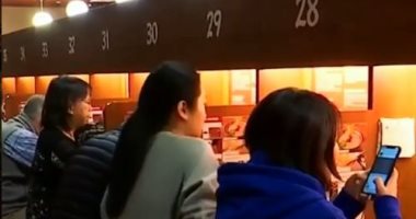 لو عاوز تبقى لوحدك.. مطعم يابانى فى نيويورك مصمم لعشاق العزلة "فيديو"