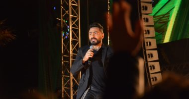 صور.. حفل جماهيرى كبير لتامر حسنى.. والجمهور ينتظر النجم العالمى جيسون 