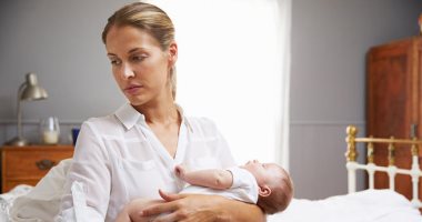 اعراض اكتئاب بعد الولادة منها الأرق
