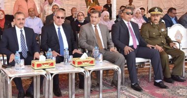 محافظ أسيوط  يشهد عرض اصطفاف وجاهزية معدات مجابهة الأزمات