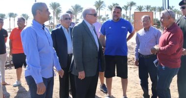 محافظ جنوب سيناء يتفقد استکمال أعمال مضمار الهجن 